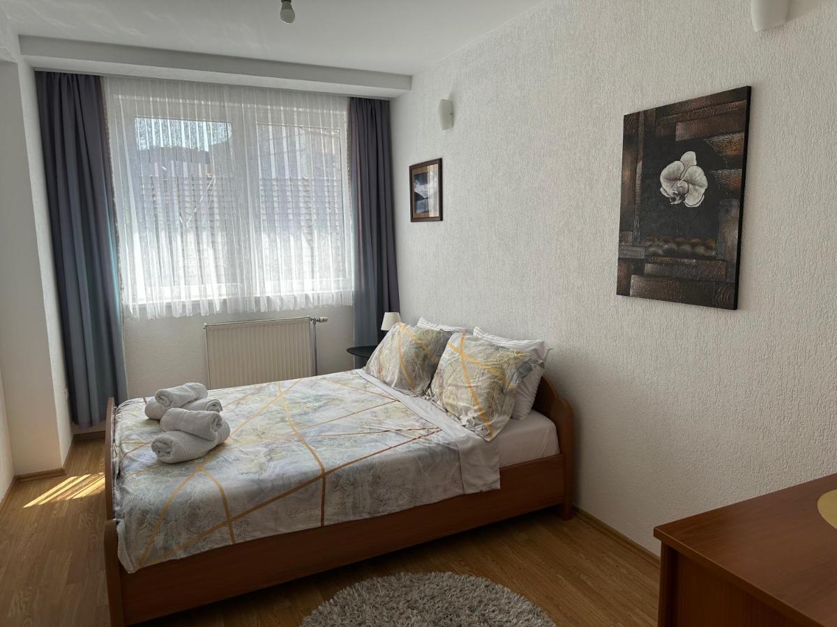 Spacious 3-Bedroom Condo Next To City Center Pristina Exterior foto